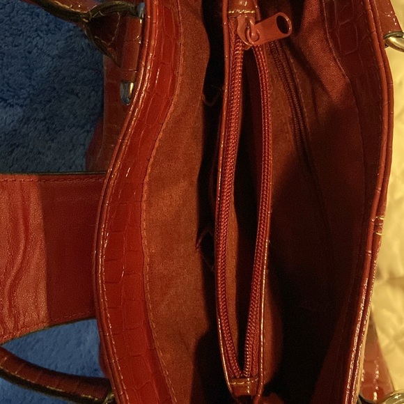 Linear LR tote faux crocodile handbag with silver hardware maroon color - Picture 8 of 8